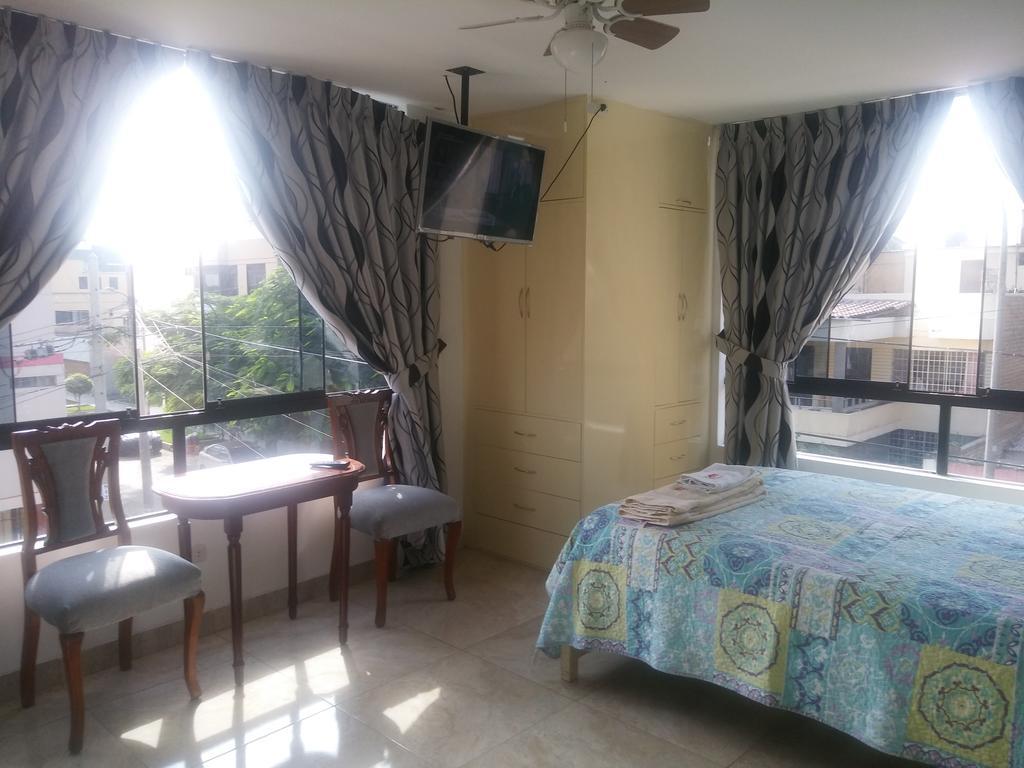 Strenua - Las Quintanas Hostel Trujillo Kültér fotó